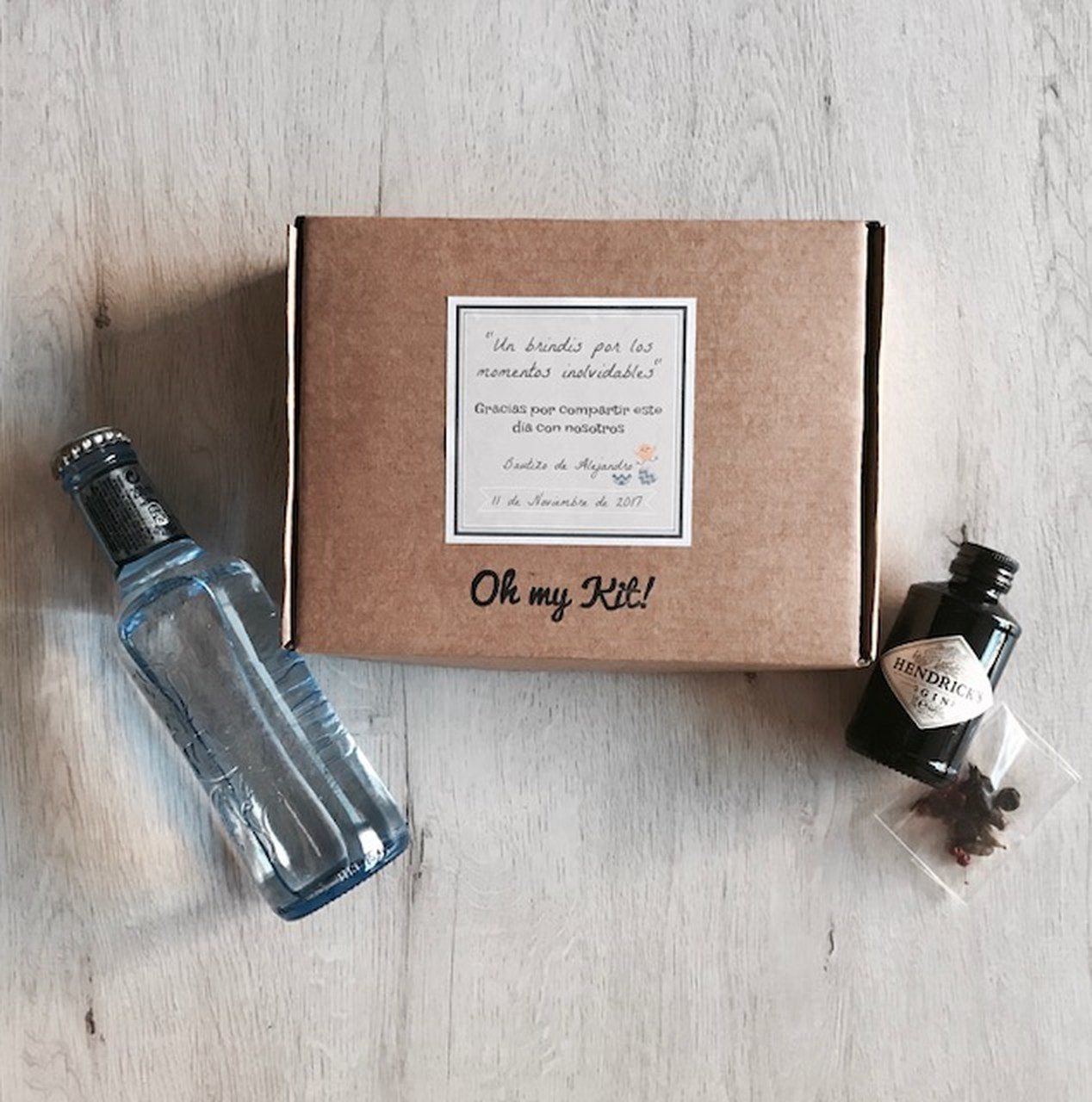 Caja de regalo para invitados de oh my kit con gin tonic