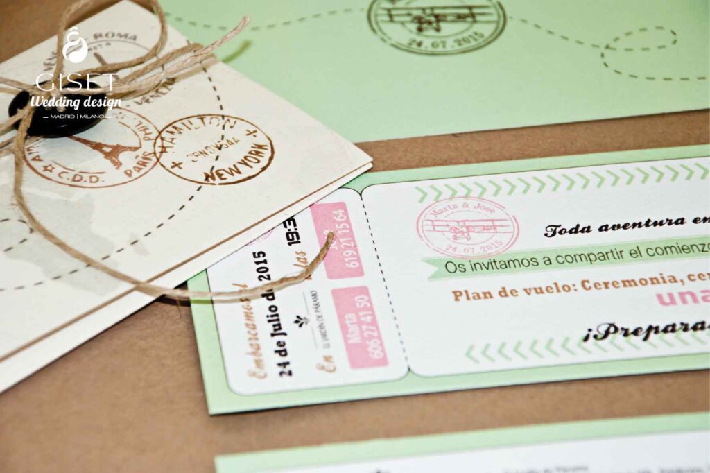 Invitaciones de boda con temática de viajes y aviones en la Quinta de Illescas.