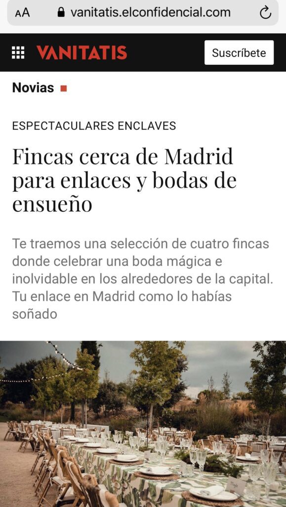 Mesa decorada al aire libre para boda en finca cerca de Madrid.
