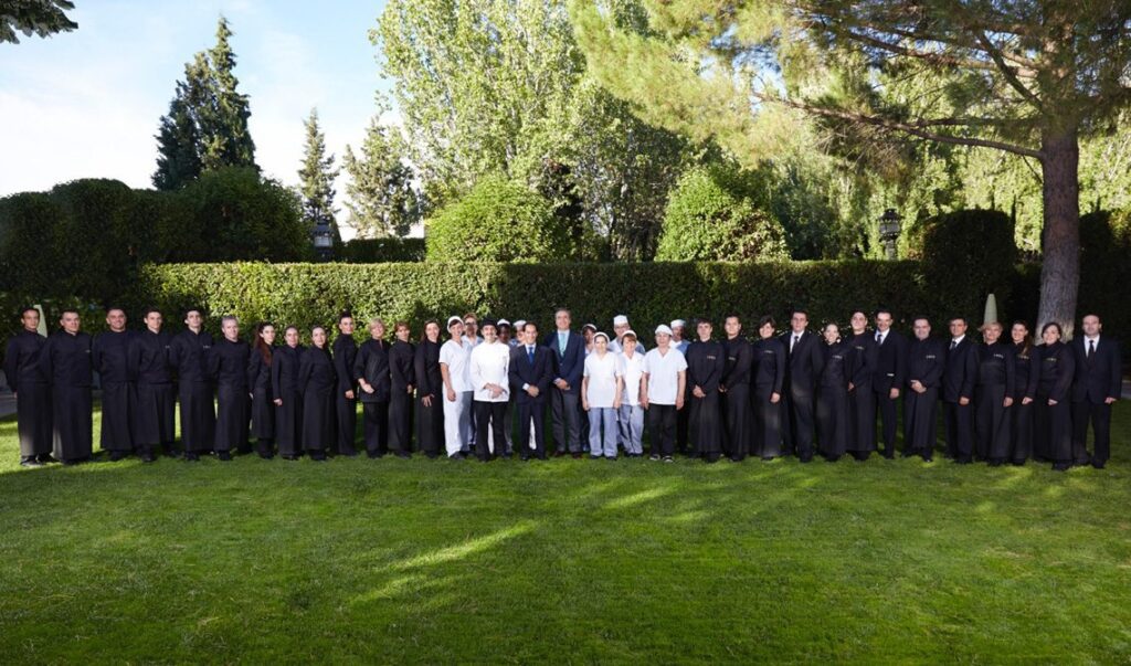 Grupo de trabajadores y chefs en La Quinta de Illescas.
