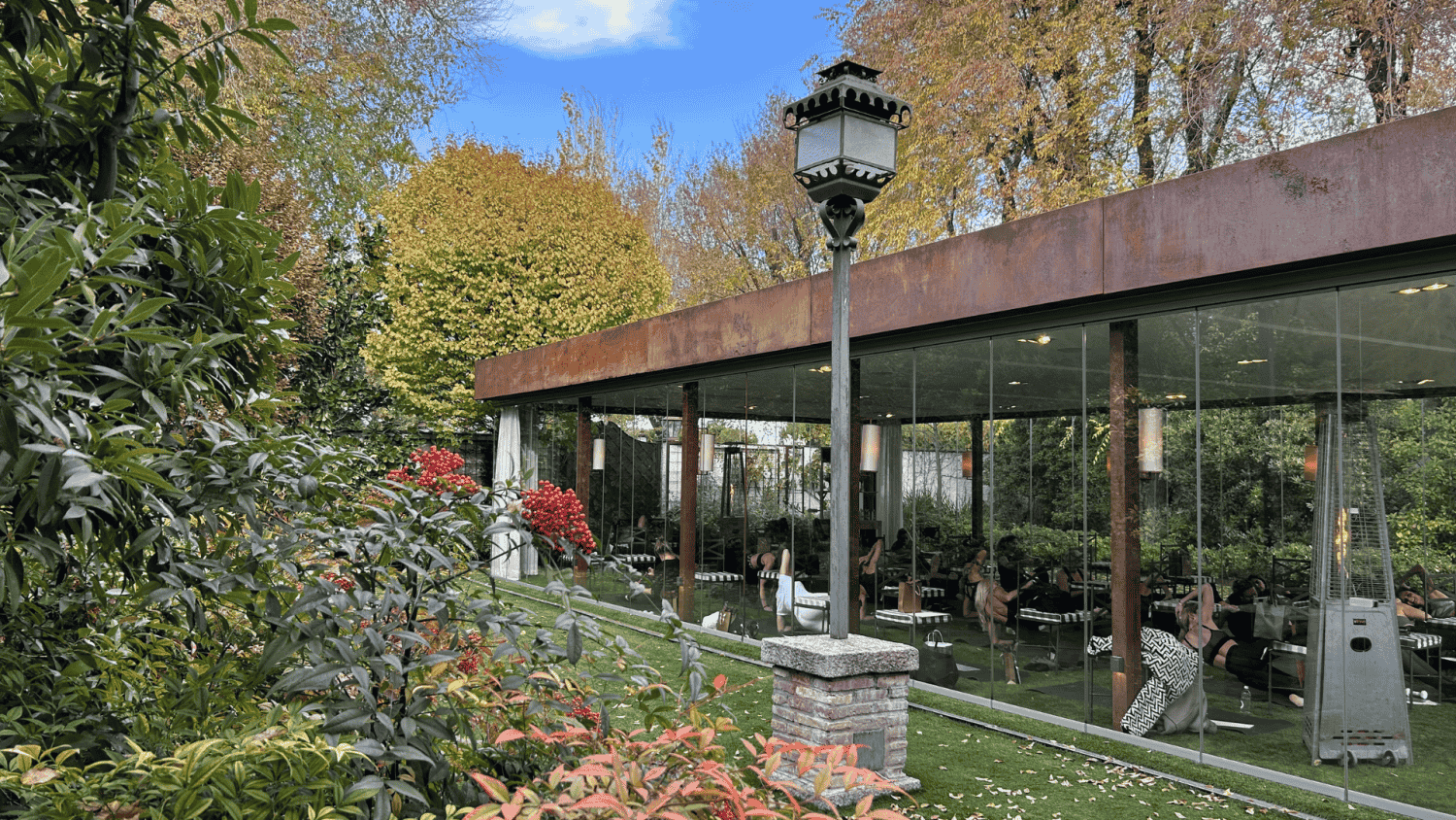 Afueras del evento Glow Experience en La Quinta de Illescas