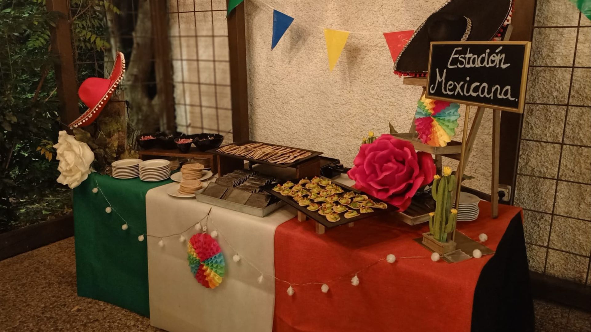 Mesa buffet de la estación mexicana en La Quinta de Illescas para bodas, celebraciones y eventos