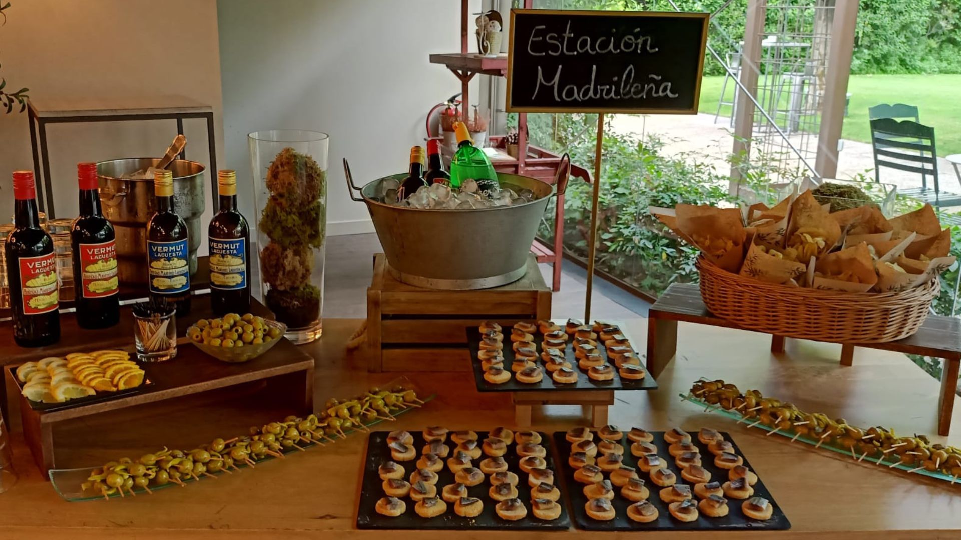 Variedad gastronomica en corner para eventos, bodas, celebraciones al aire libre en la quinta de Illescas