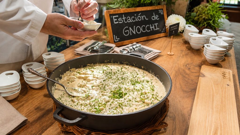 Estación de gnocchi con colmenillas