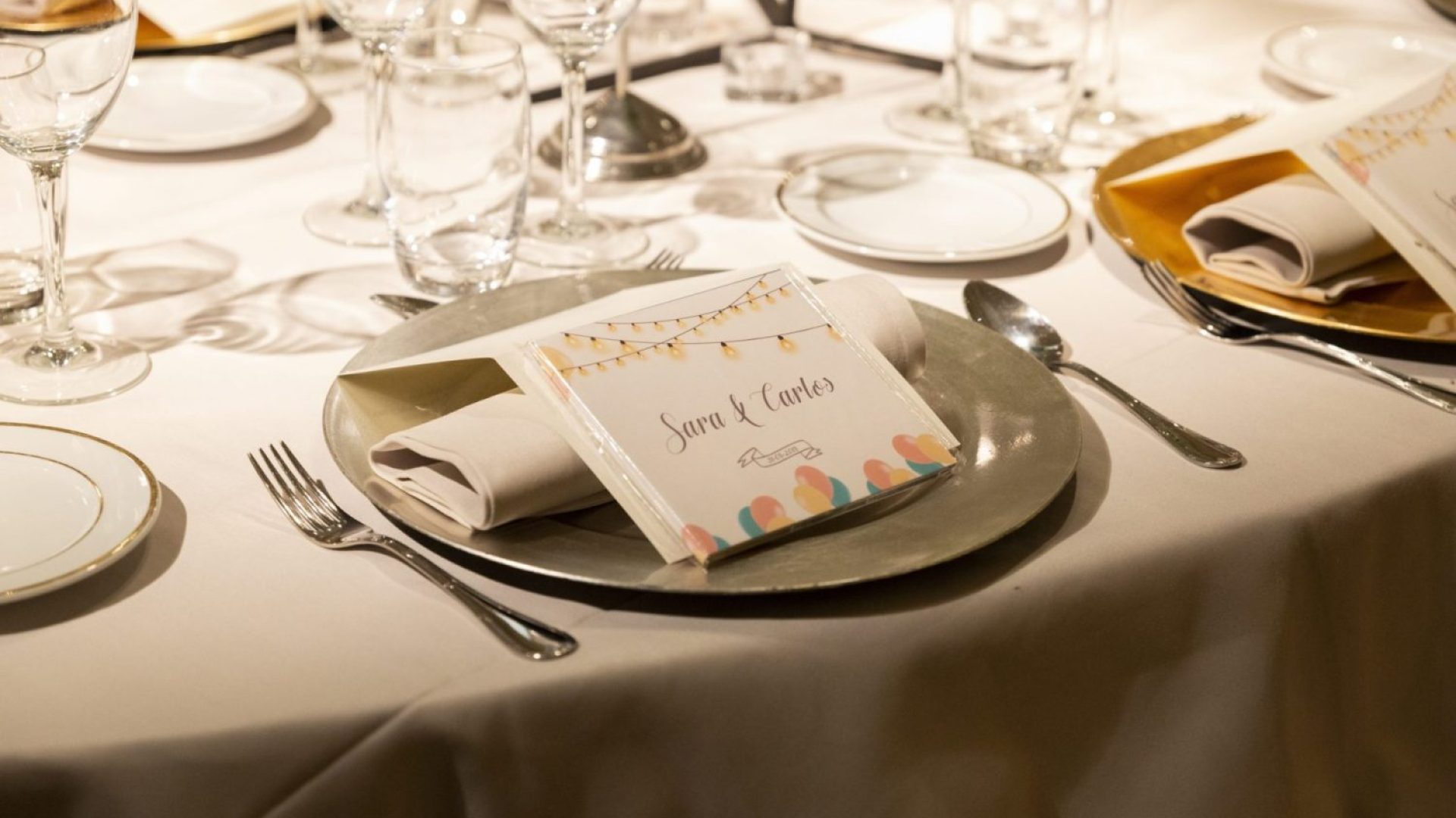 Cartel de mesa para una boda