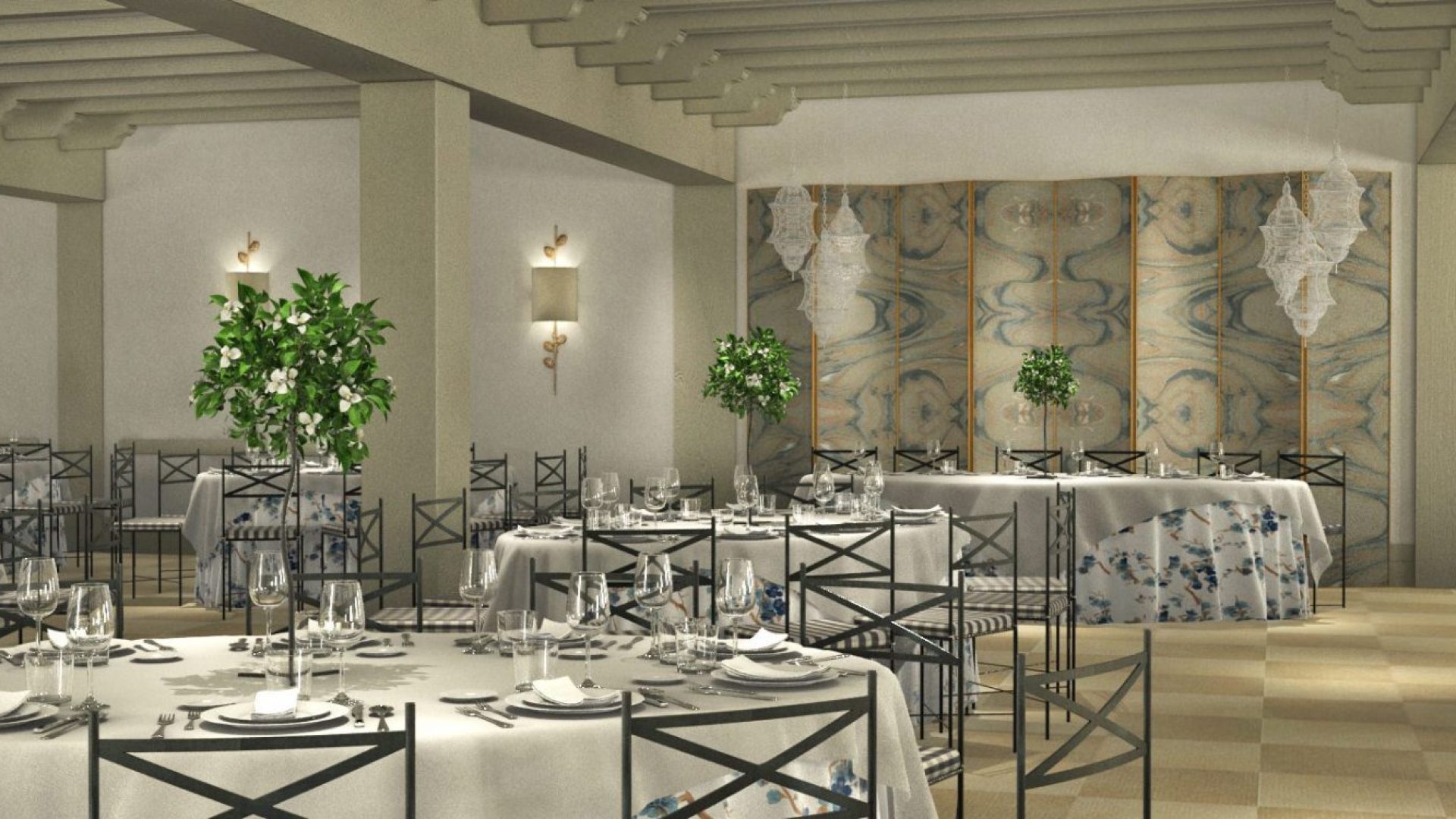 Salón de banquetes con mesas redondas, sillas Crossback y decoración elegante en La Quinta de Illescas.
